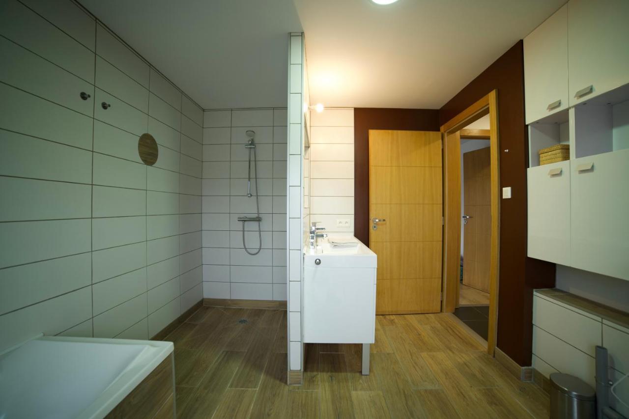 B&B Chez L'Habitant Chambre Privative Sur La Route Des Vins Tv Parking Box Velo Issenheim Exterior foto